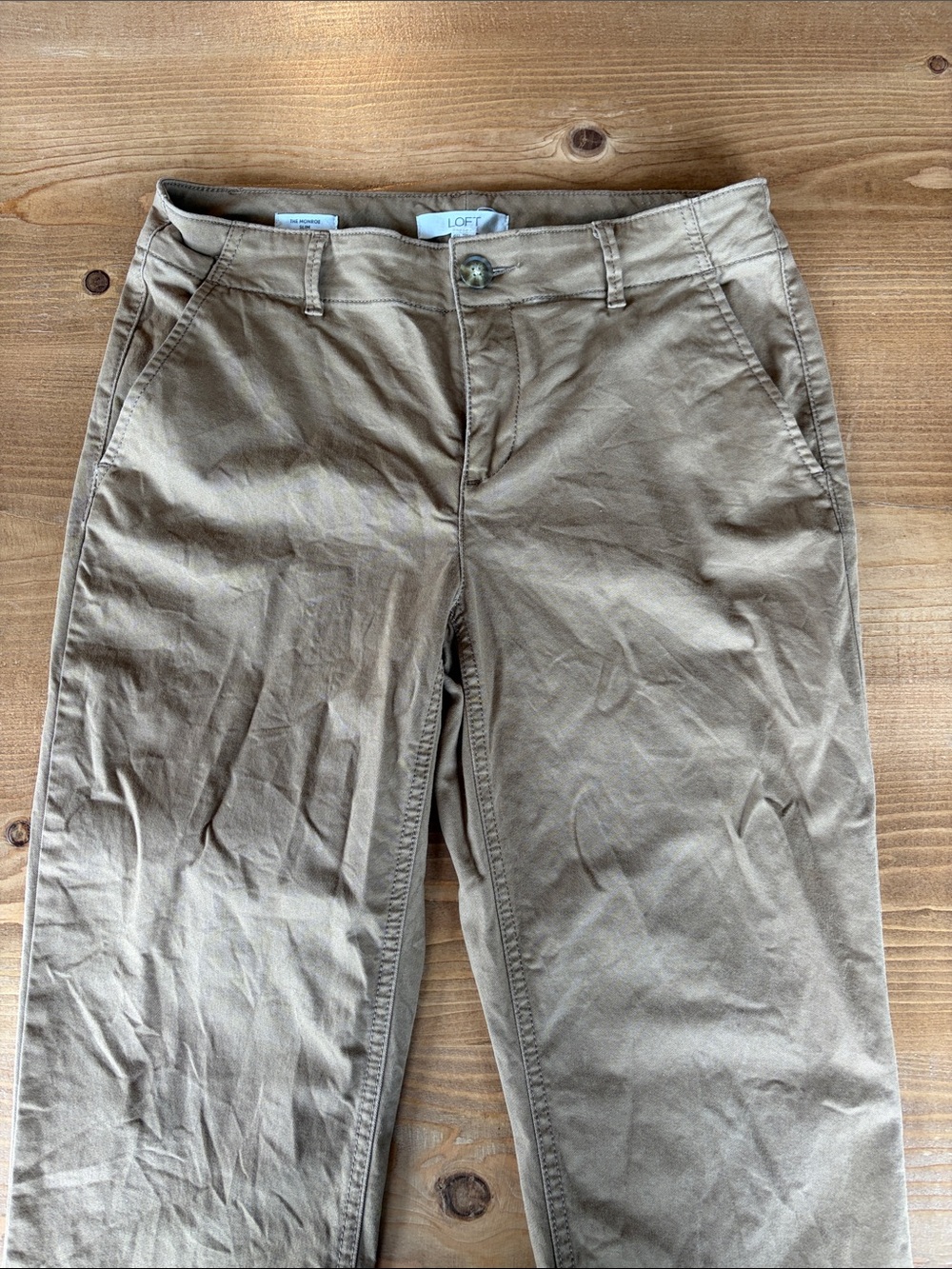 LOFT Women’s Khaki Chino Pants - Classic Tan. Worn a few times. Good condition.